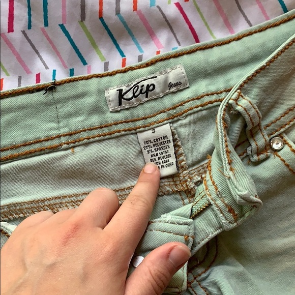 Shorts - Picture 3 of 3